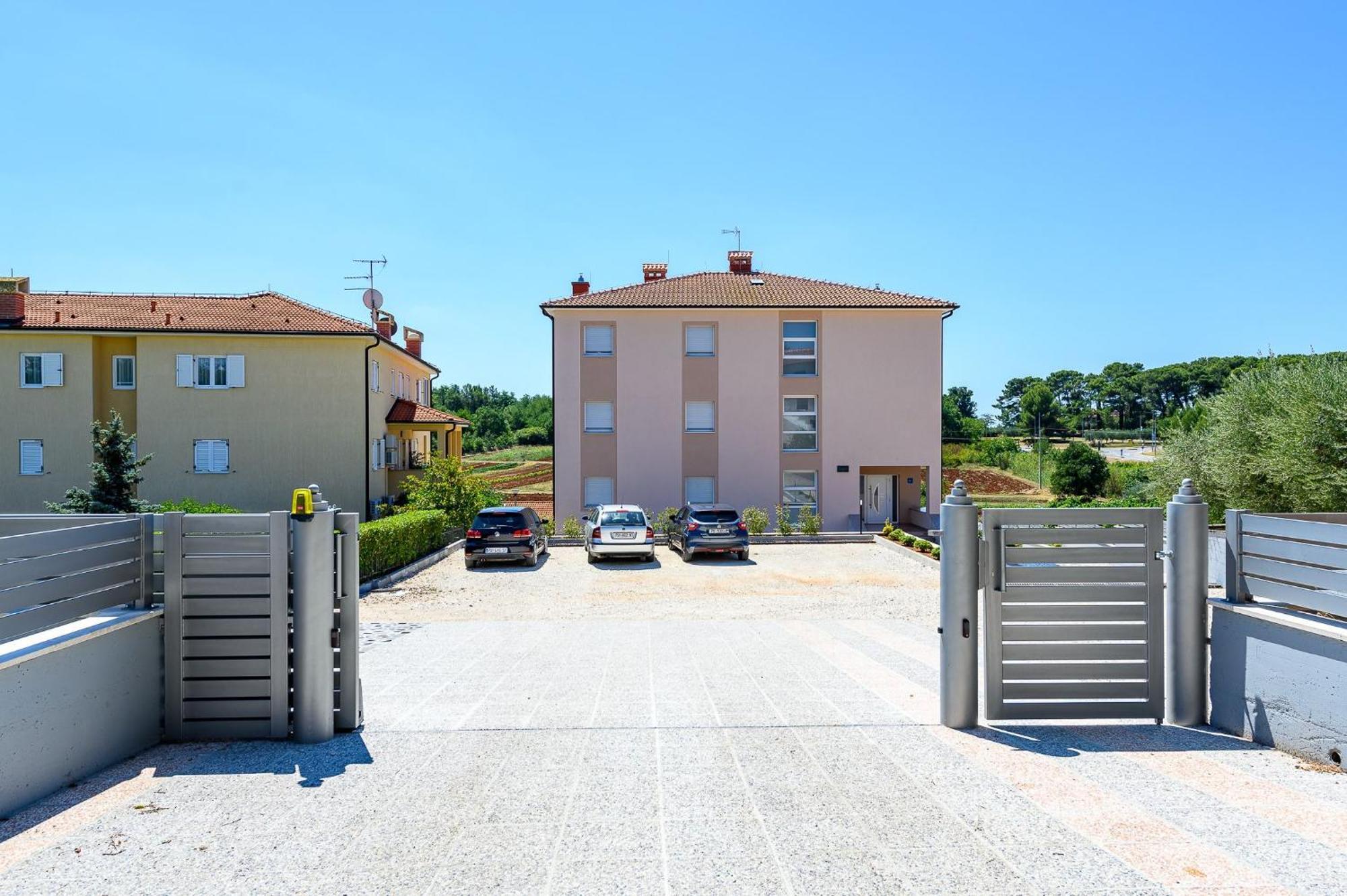 Stancija Amorozo 5 - Apartment N. 7 Porec Exterior photo