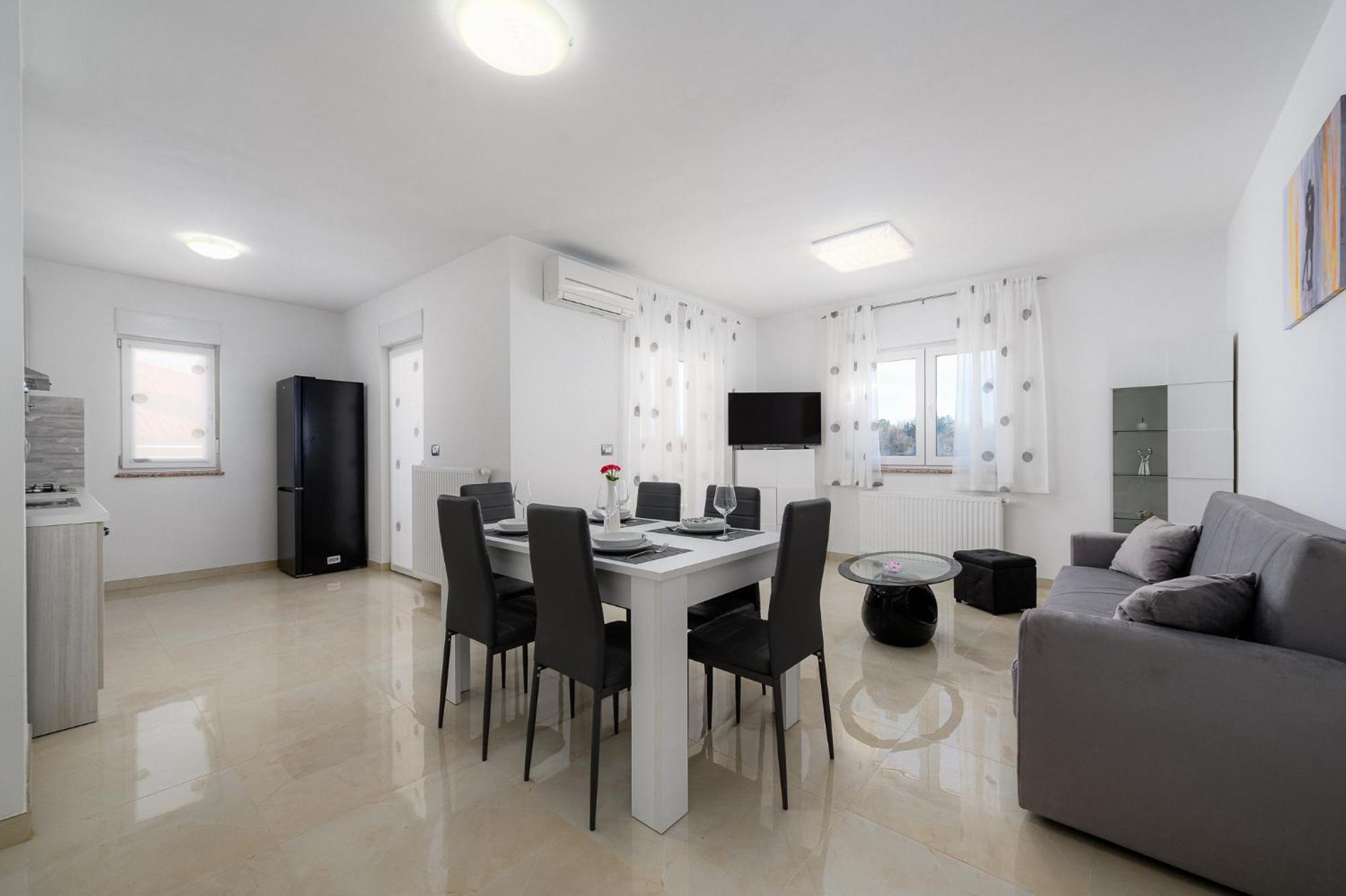 Stancija Amorozo 5 - Apartment N. 7 Porec Exterior photo
