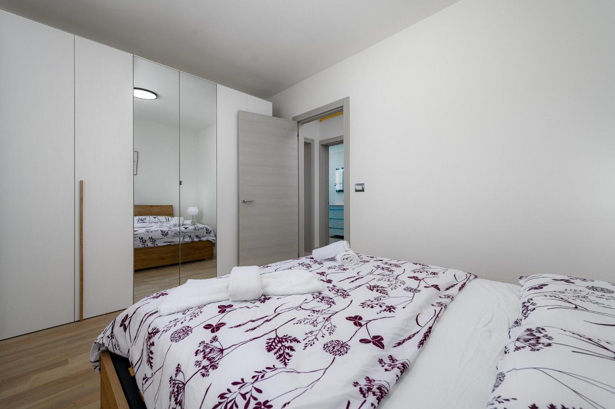 Stancija Amorozo 5 - Apartment N. 7 Porec Exterior photo