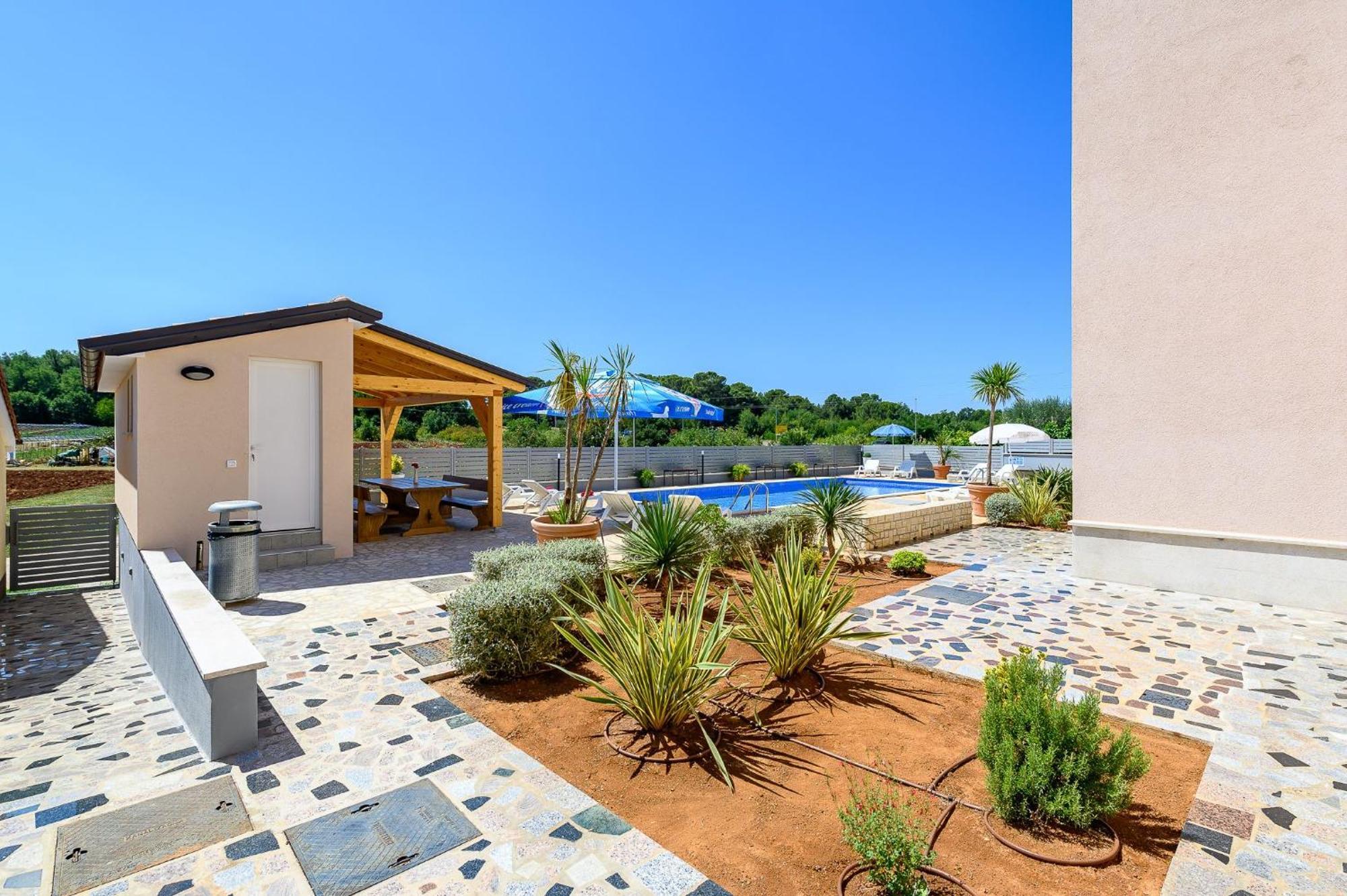 Stancija Amorozo 5 - Apartment N. 7 Porec Exterior photo