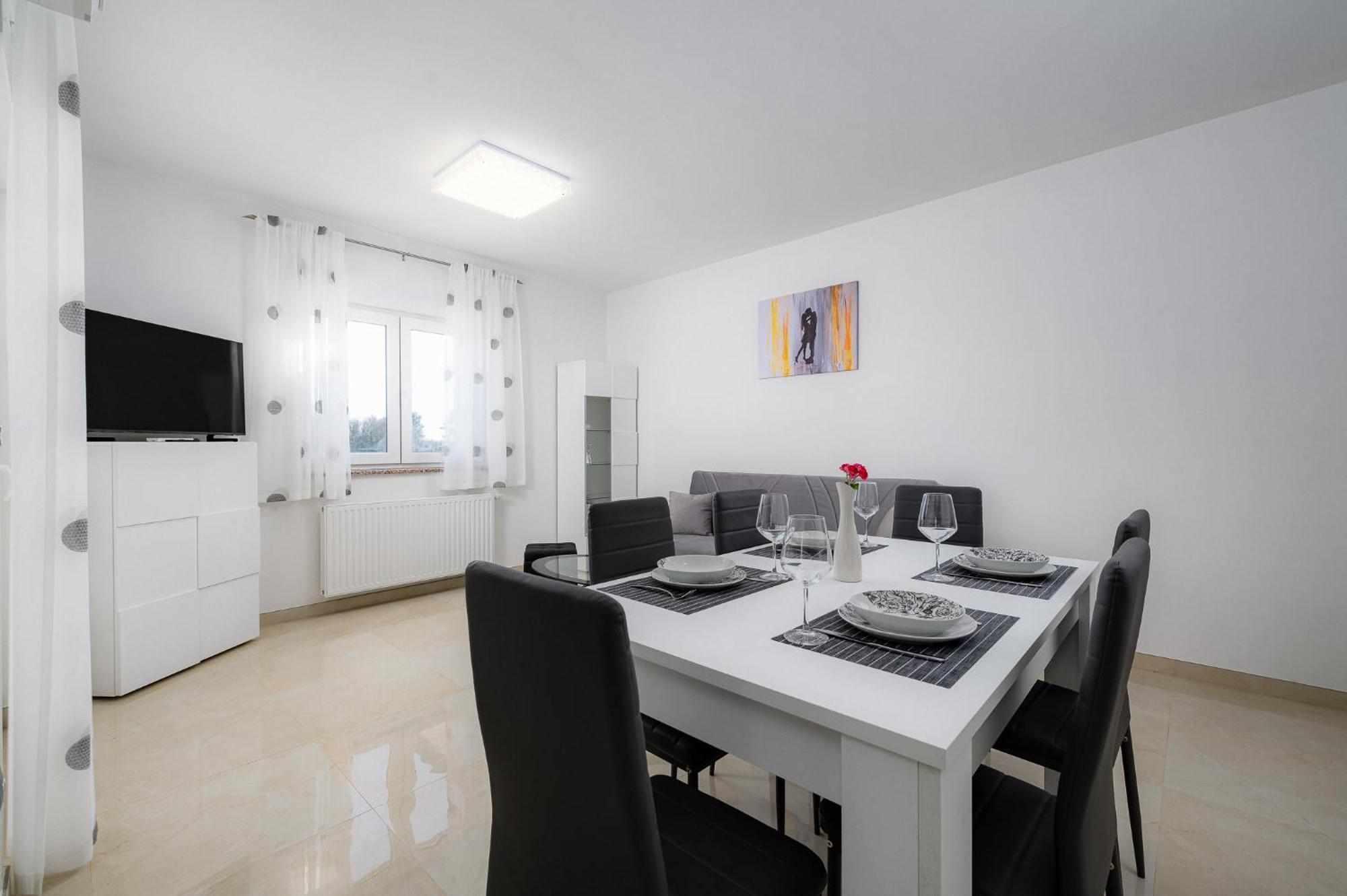 Stancija Amorozo 5 - Apartment N. 7 Porec Exterior photo
